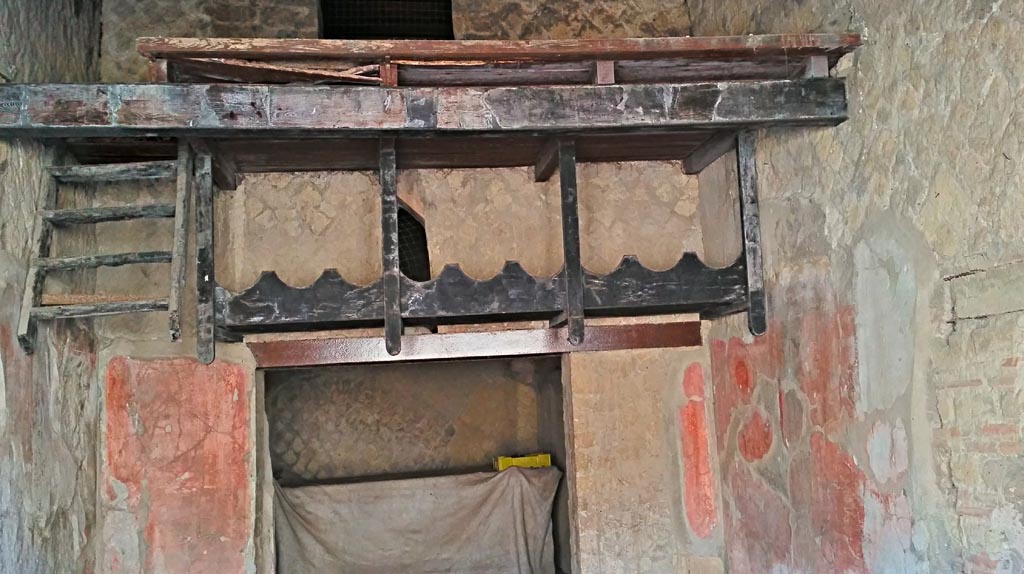 Ins. Orientalis II.9, Herculaneum. Photo taken between October 2014 and November 2019.
Detail of supporting wooden scaffold. Photo courtesy of Giuseppe Ciaramella.